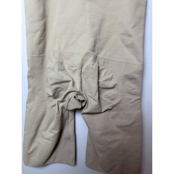 Skims Seamless Sculpt Open Bust Shortie Size XS Nude NEW $80 - Picture 11 of 12